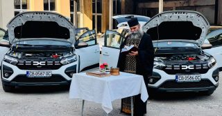 Два нови автомобила за транспорт на пациенти за хемодиализа закупи Видинската болница