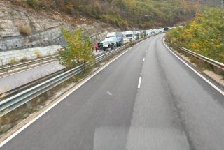 Катастрофа блокира възлов участък