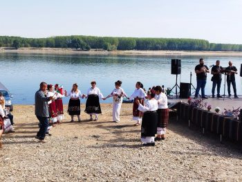 Фестивал на рибата и рибената саламура събра стотици гости в Кошава