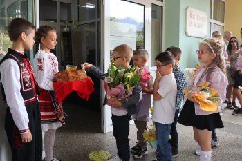 96 първолаци прекрачиха прага на НУ „Иван Вазов“
