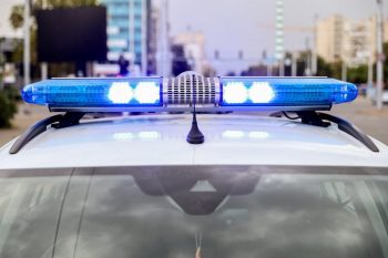 Пиян шофьор прелетя през детска площадка в Роман