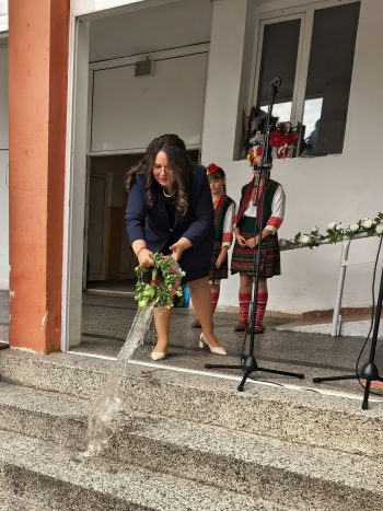С празничен водосвет откриха новата учебна година в СУ „Никола Войводов“-Враца