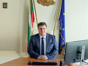 Здравните власти на крак заради деца с оплаквания в похода