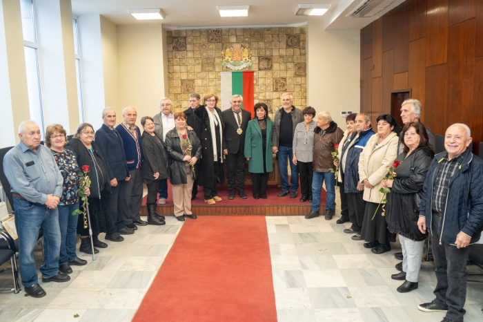 Десет двойки подновиха брачните си клетви в Мездра