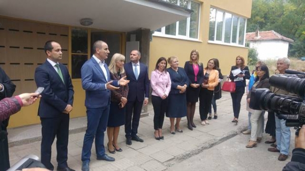 Цветанов обеща магистрала и модерни училища във Враца