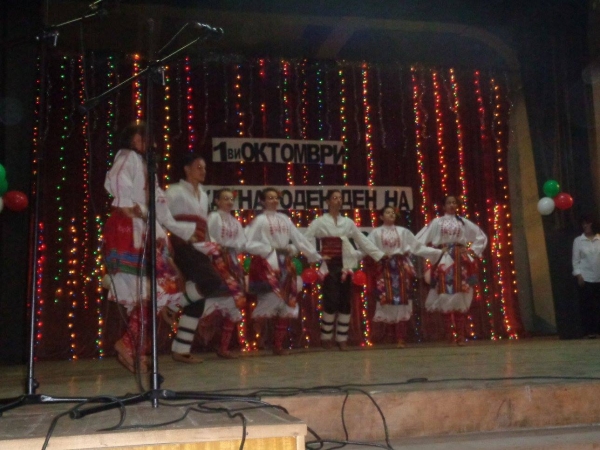 Пъстър пенсионерски празник спретнаха в Бутан