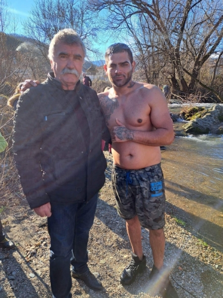 Кметът Младен Миронов и победителя 