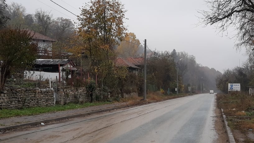 ЧЕЗ подмени част от стълбовете, но има още много работа за сигурно електрозахранване