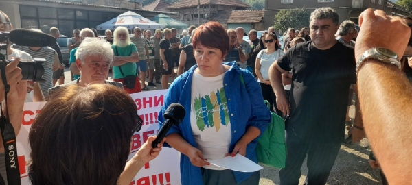 Ирена Димова подкрепи протеста и заяви, че ще настоява за осигуряване на средства за пътя