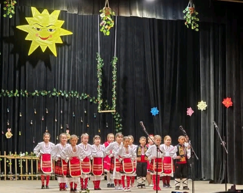 Самодейци впечатлиха с Великденски концерт в Хайредин /СНИМКИ/