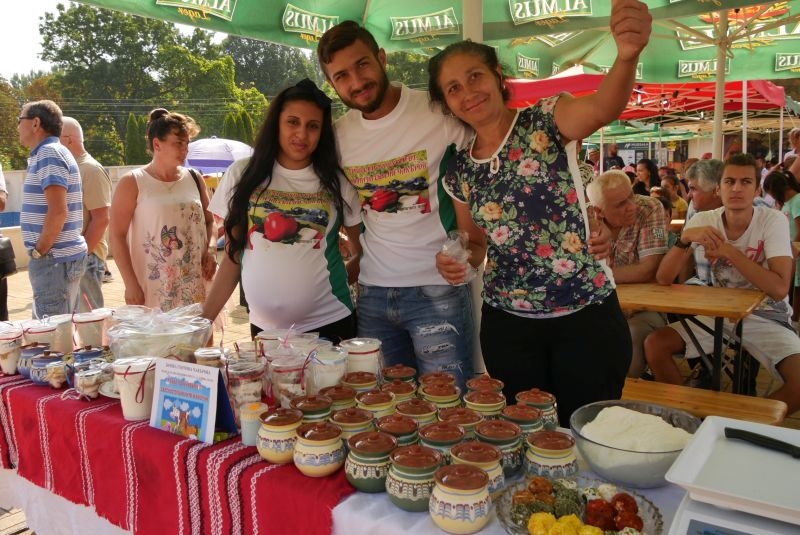 Биволските продукти на фамилия Радкови от Крива бара впечатлиха гостите на празника