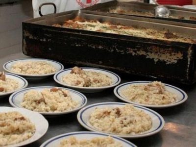Търсят кой да доставя храни и напитки на социални заведения