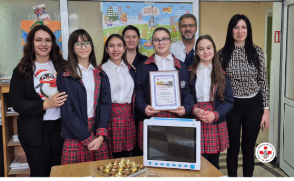 Ученици направиха дарение на педиатричното отделение в МБАЛ-Лом