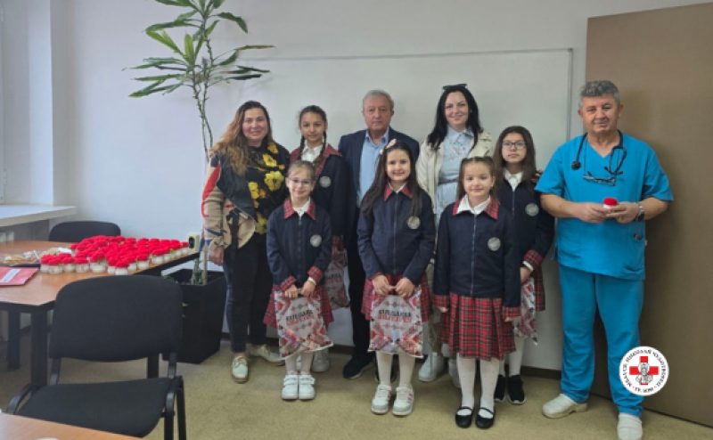 Ученици изненадаха екипа на ломската болница