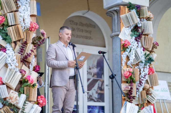 Повече ученици влязоха в класните стаи в Мездра