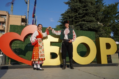 Ансамбъл „Мездра“ се завърна от турне в три балкански държави