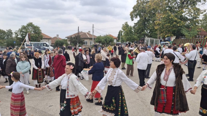 Белорадска сватба „оживя” на селския площад в Бела Рада