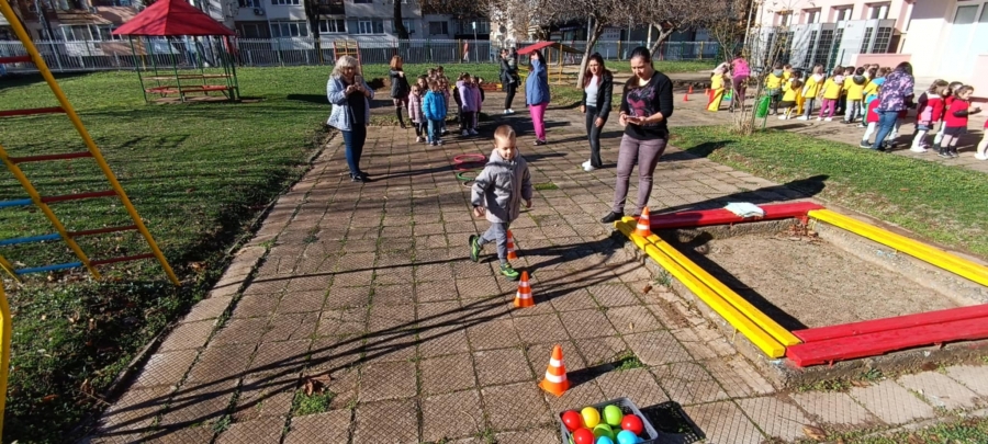 Малчугани от ДГ „Радост“ се надпреварваха в спортен празник