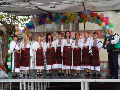 Първи национален фолклорен фестивал вдигнаха в Моравица