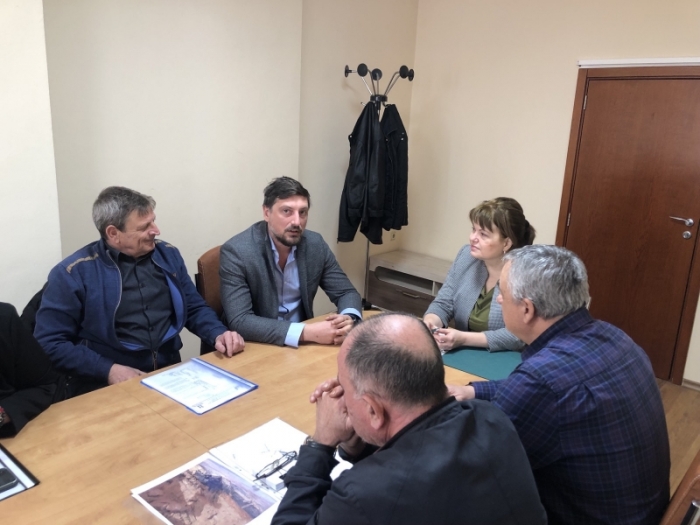 Търсят решение за пропадналия път в Гложене