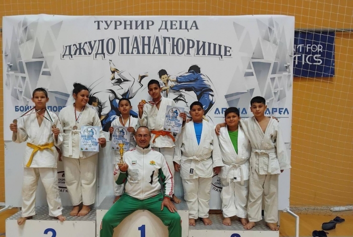 Самураите от Бяла Слатина се окичиха с медали