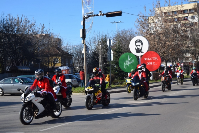 Близо 60 мотористи с благотворително шествие