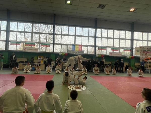 Маринела Николова откри турнир по джудо