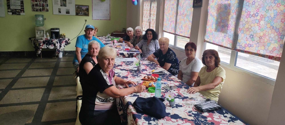 С помощта на дарители освежили залата