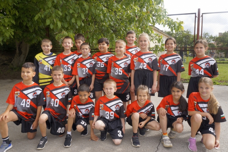 80 млади хандбалисти се изявиха на турнир в Мездра