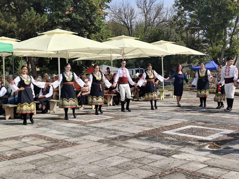 Над 300 самодейци впечатлиха гостите на “Белокаменица” в Царевец