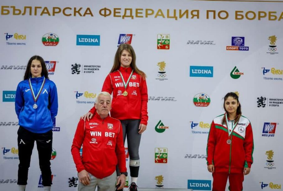 Никол Крумова донесе злато в категория 53 кг.