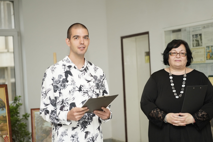 Русенски художник гостува с изложба в Мездра