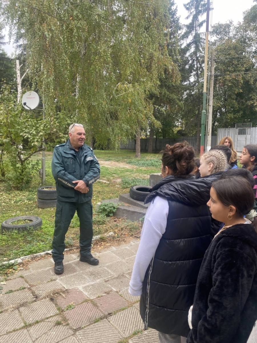 Граничари от Брегово учиха деца как да се пазят от трафиканти