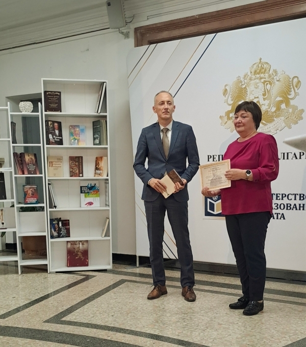 Министър награди врачански учител с престижната награда