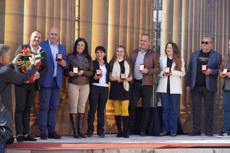 Наградиха културни дейци за 100-годишнината на читалището в Мездра