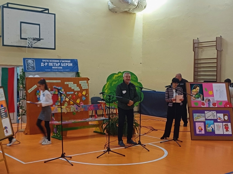 Празник на доброто с много подаръци направиха в монтанско училище