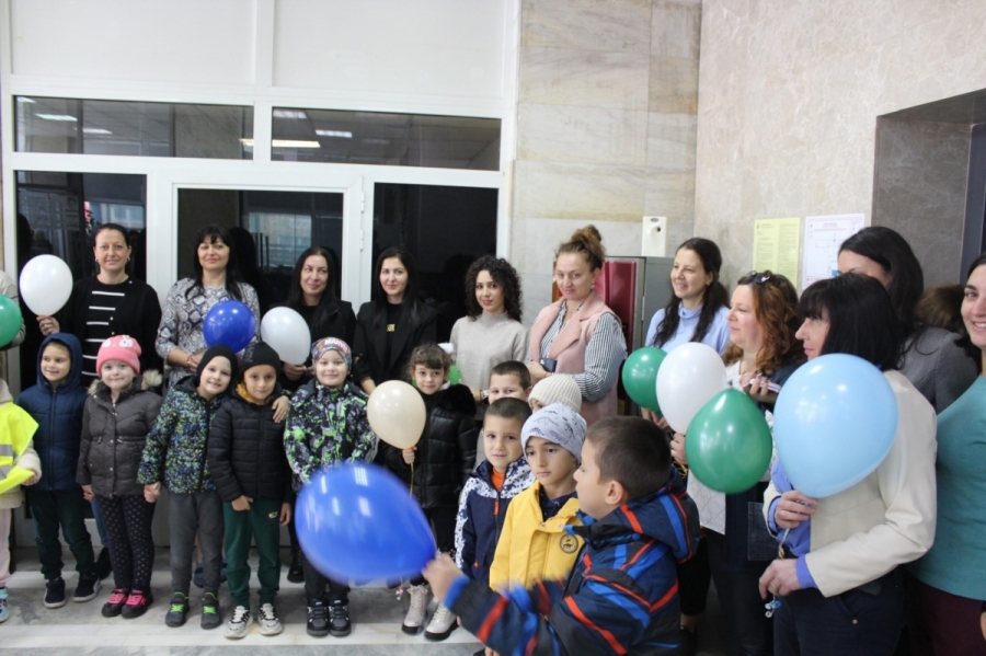 С много усмивки отбелязаха световния ден на добротата в община Бяла Слатина