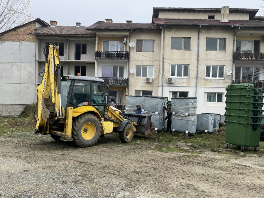 Нови съдове за сметосъбиране пристигнаха в Чупрене