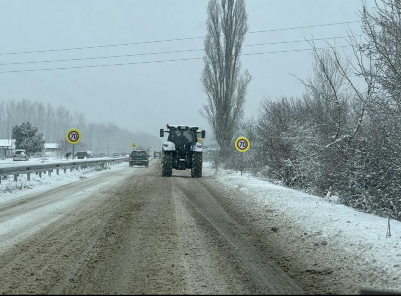 Сложна пътна обстановка и аварирали возила в област Враца