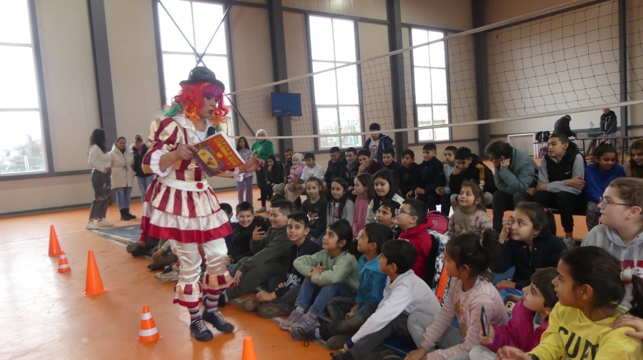 Магическо шоу и куклен театър зарадваха децата в Ружинци