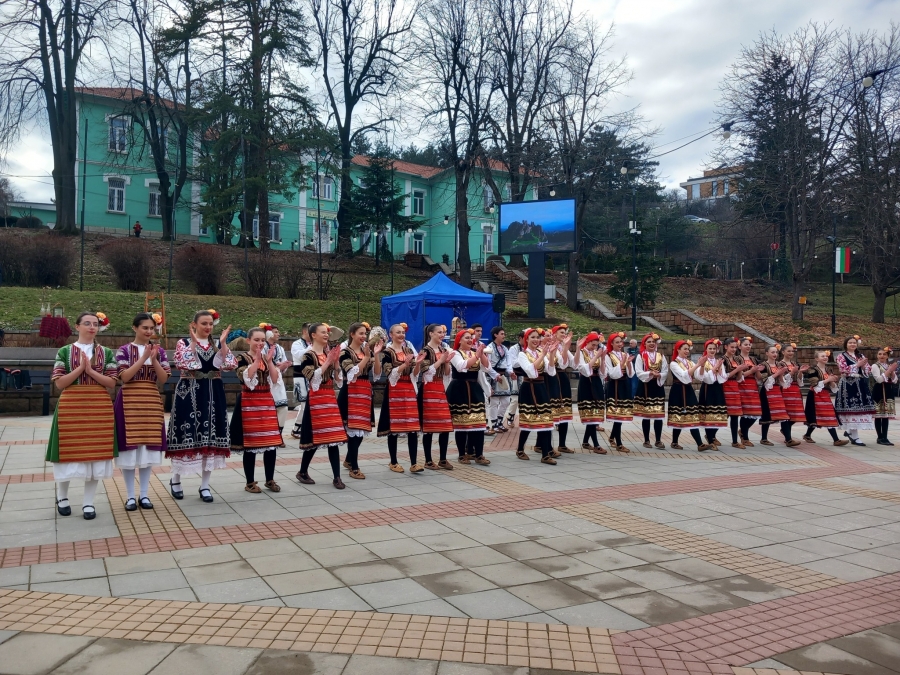 Уникални танцьори откриха фестивала на виното в Белоградчик