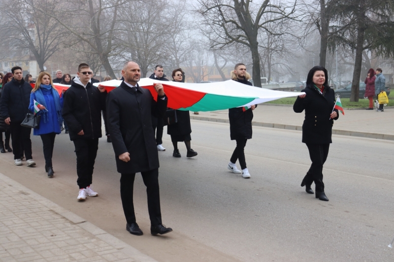Със 150-метрово знаме отпразнуваха Освобождението в Козлодуй