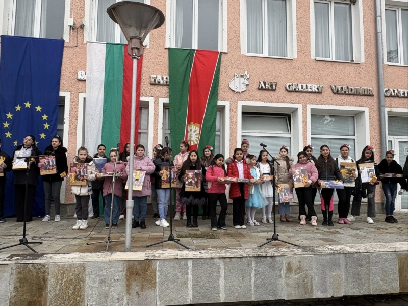 Деца огласиха празничния 3 март в Борован