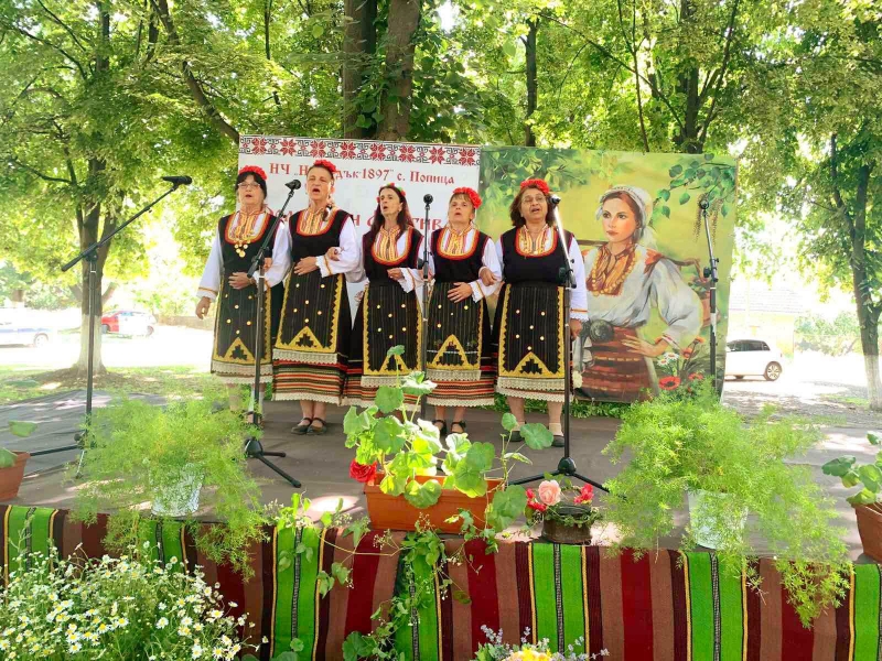 Фолклорният фестивал “Еньовче” се проведе в Попица