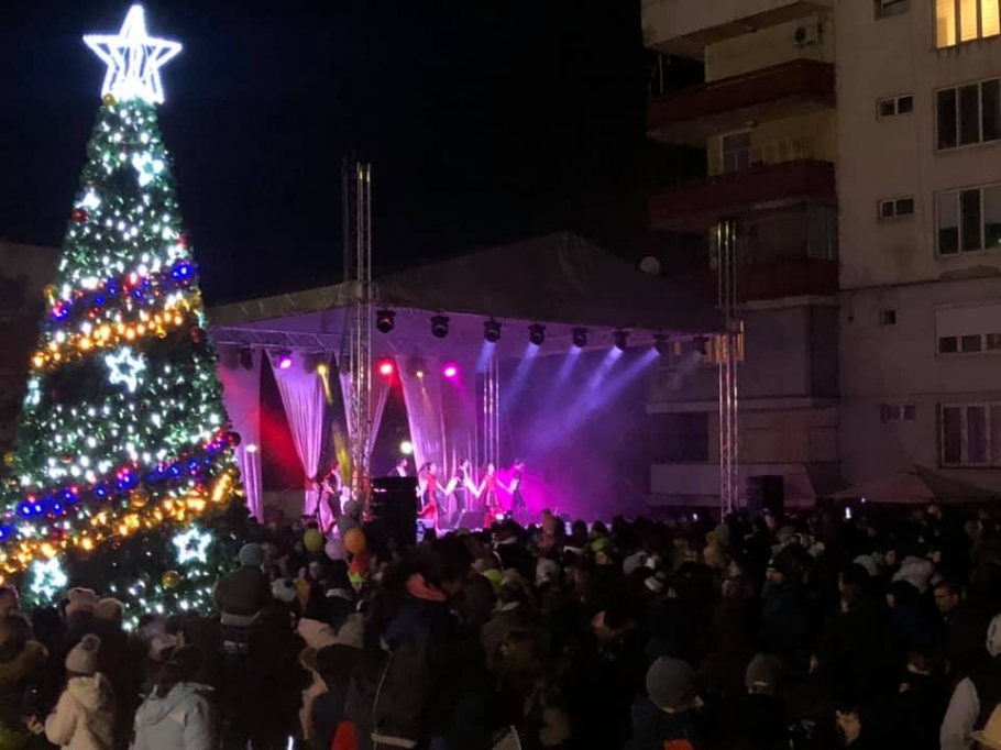 Стотици присъстваха на запалването на светлините в Козлодуй