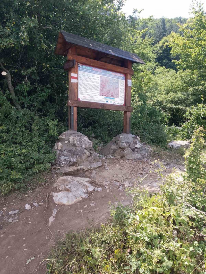 Направиха ремонт на еко пътека Боров камък