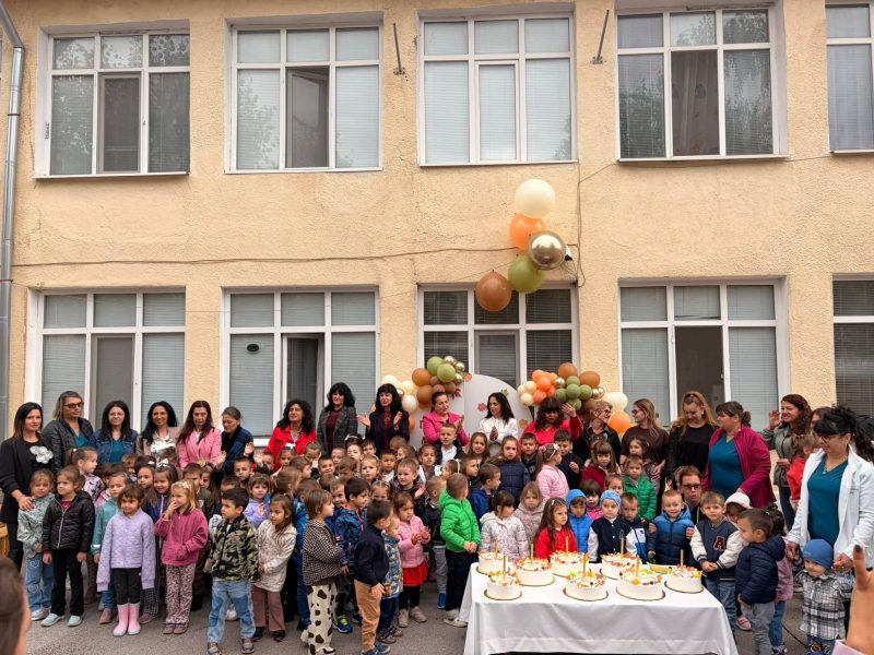 С осем торти ДГ „Славейче“ отбеляза рождения си ден
