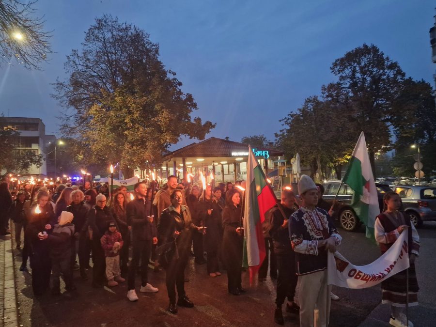С факелно шествие и празнична програма Козлодуй отбеляза Деня на народните будители