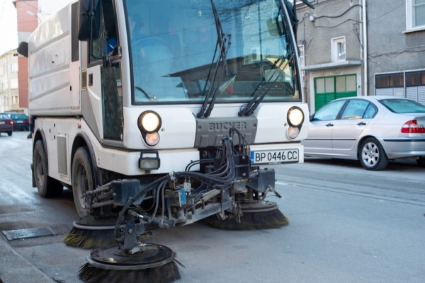 Дезинфекцират улици и пешеходни зони