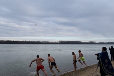 Козлодуй посреща Богоявление с хвърляна на кръста в Дунав